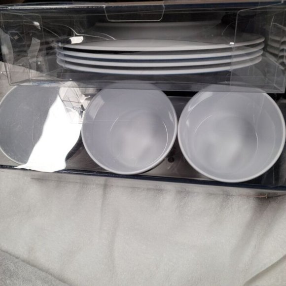 NWT Matching Disney ICON Set of 4 plates, Appetizer & Towel Sets - Picture 10 of 15